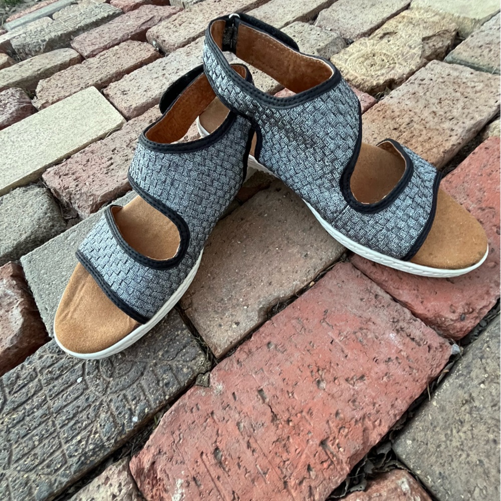 bernie mev. Gray Open-Toe Adjustable Sandals